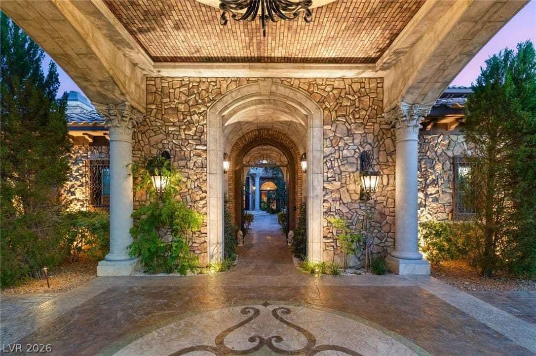 9701 Orient Express Court photo 4