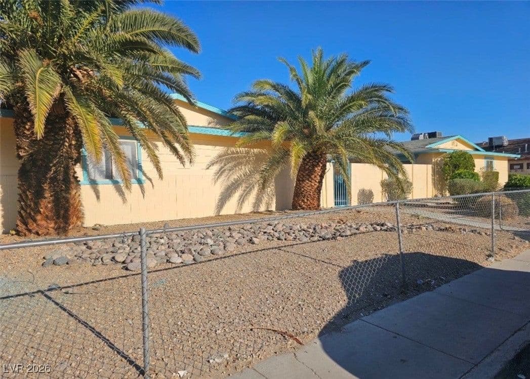 2230 Lamb Boulevard photo 3