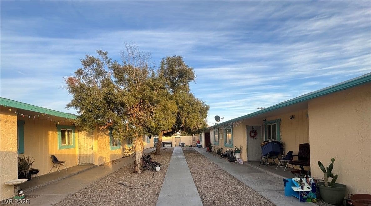 2230 Lamb Boulevard photo 4