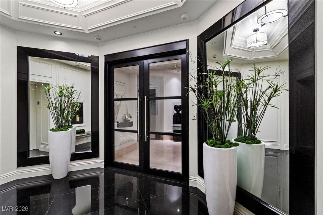 2747 Paradise Road photo 2