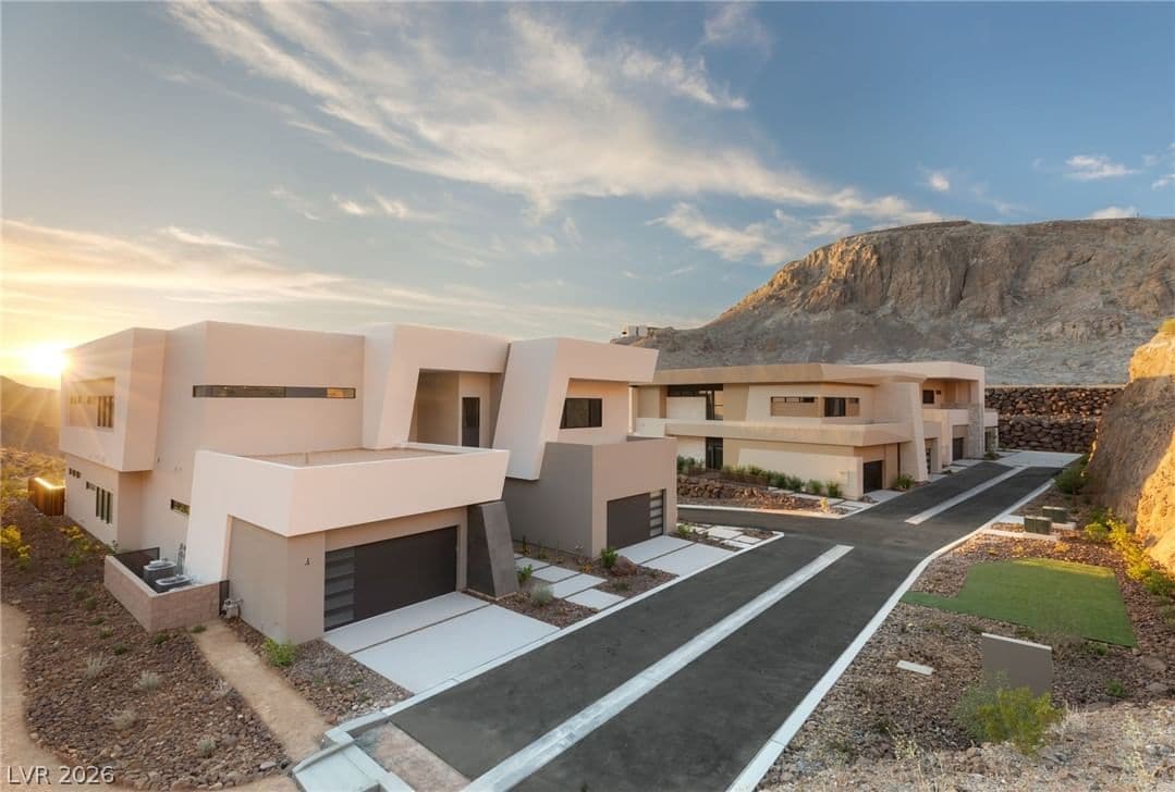 4 Harlow View Court