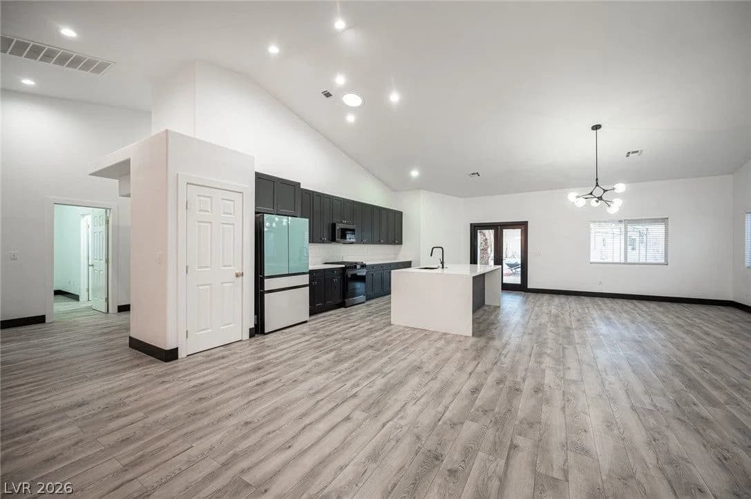 8020 Divernon Avenue photo 5