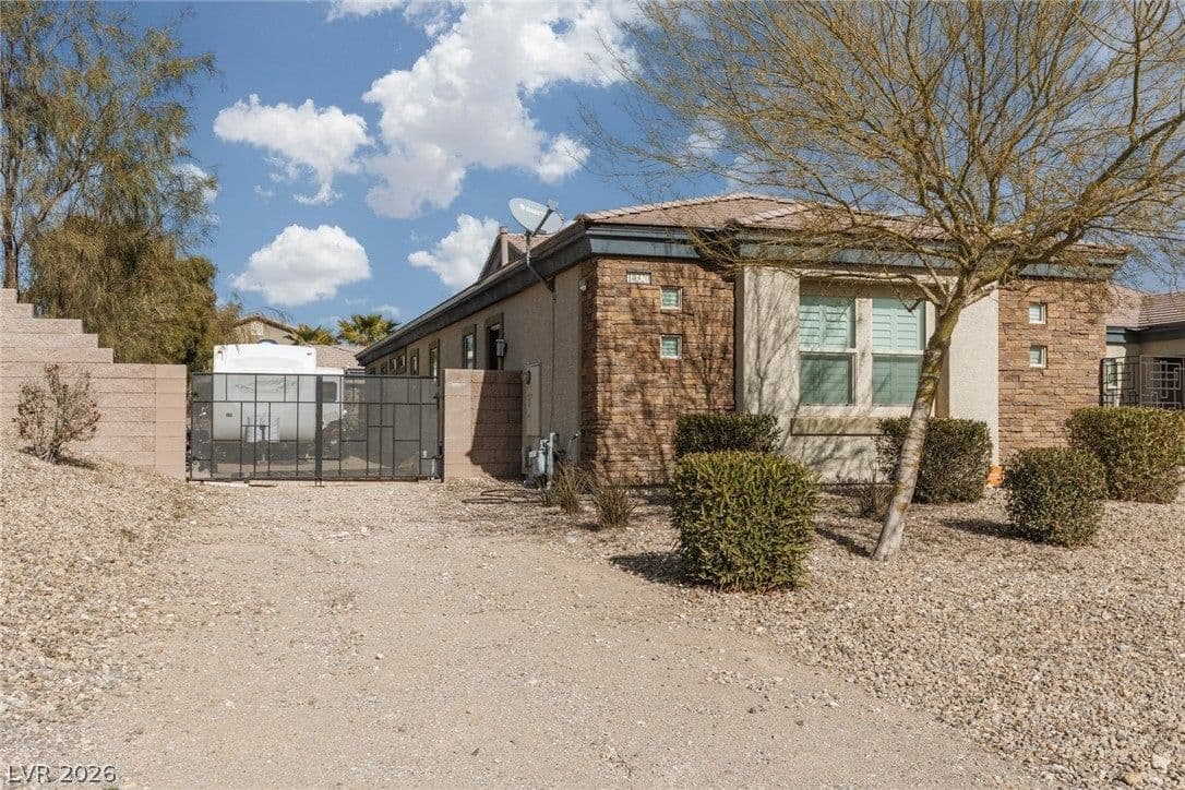 10320 Mystic Ledge Court photo 4