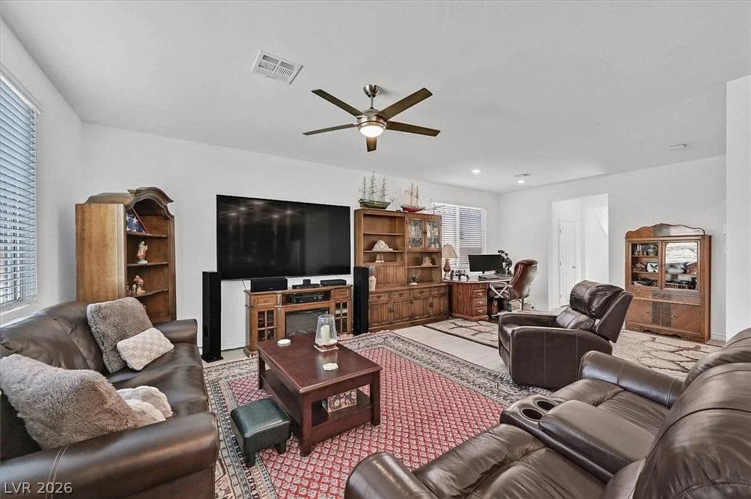 1102 Edel Hest Avenue photo 4