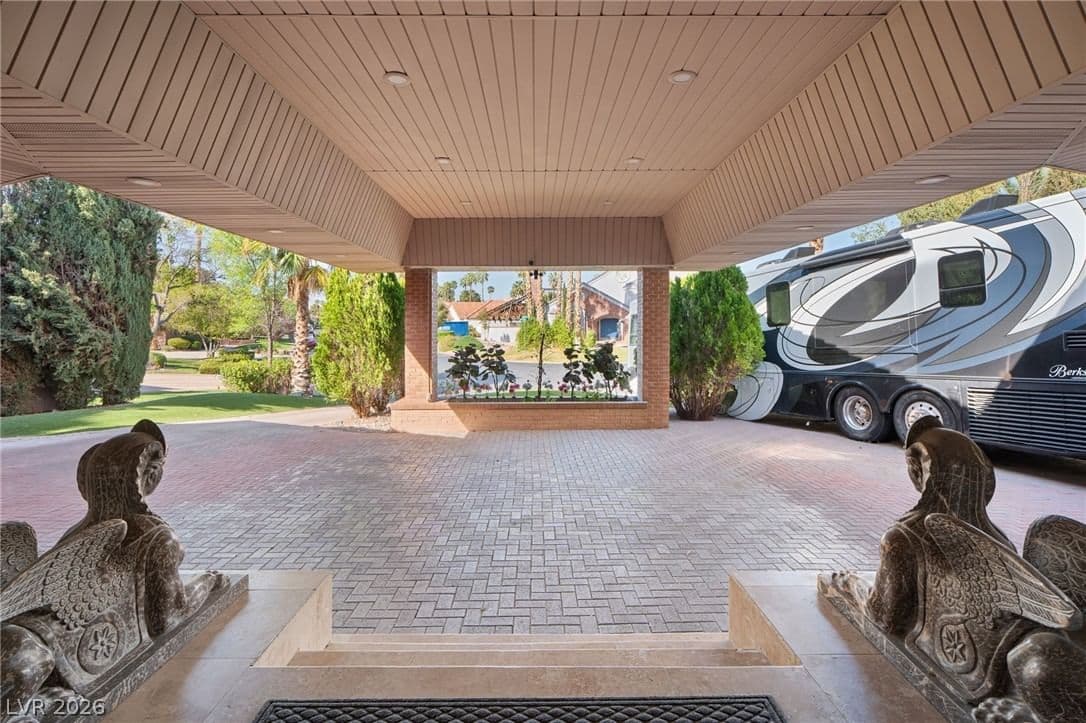 2525 Driftwood Drive photo 5