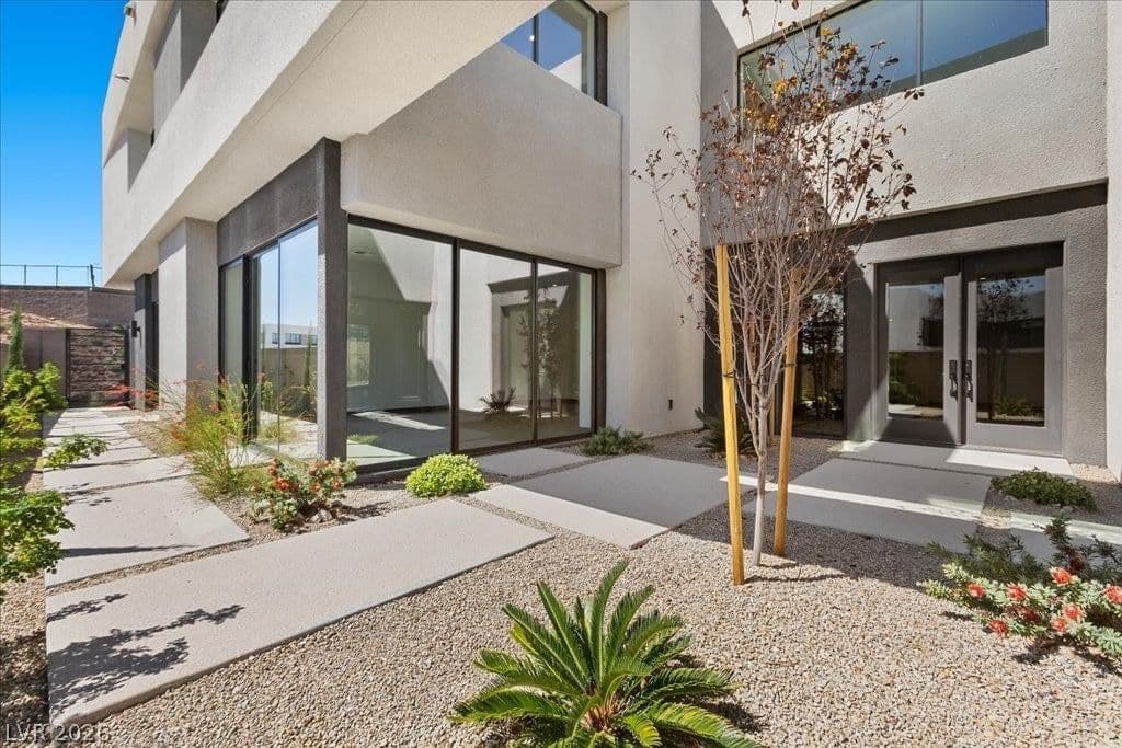 36 Rainbow Point Place photo 3