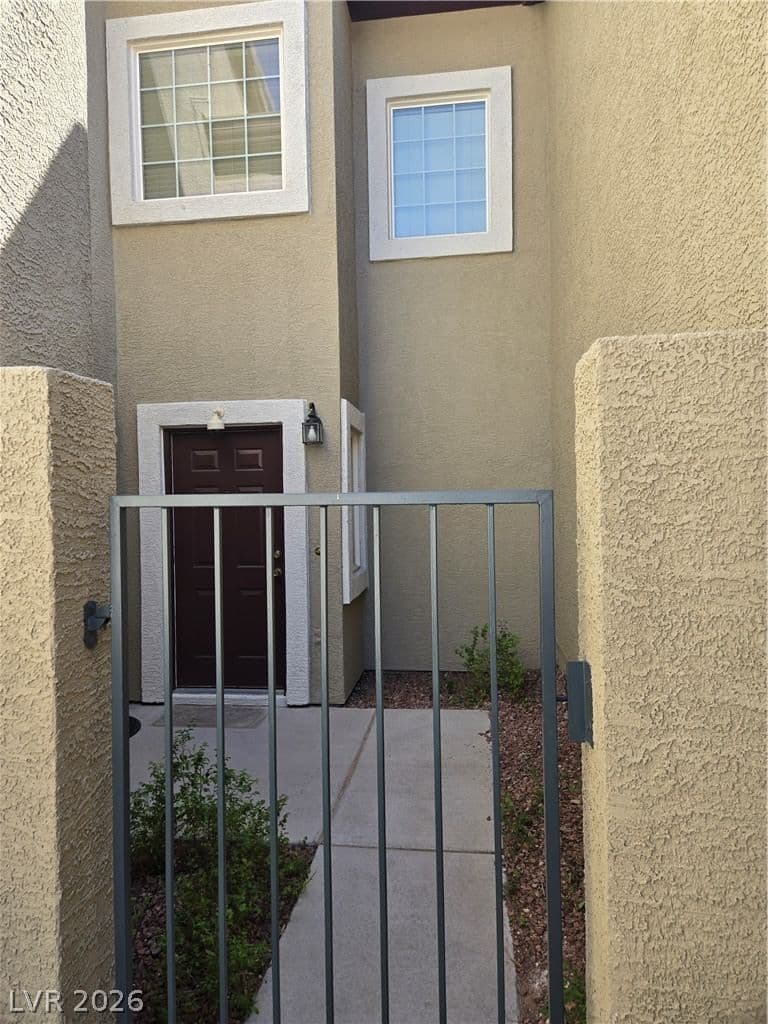 10185 Birch Bluff Lane photo 2