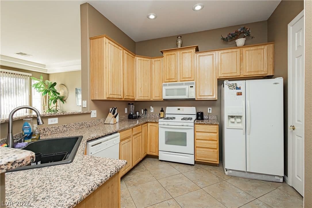 228 Lorryn Lane photo 4
