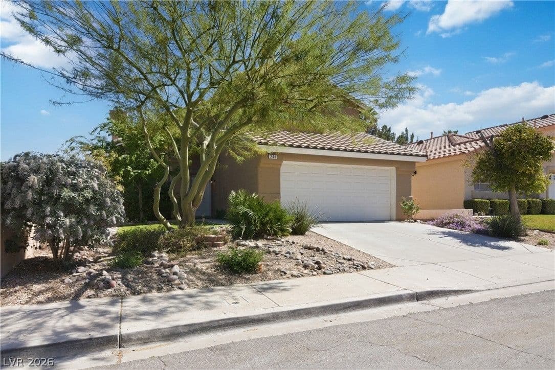 244 Camelback Ridge Avenue photo 2