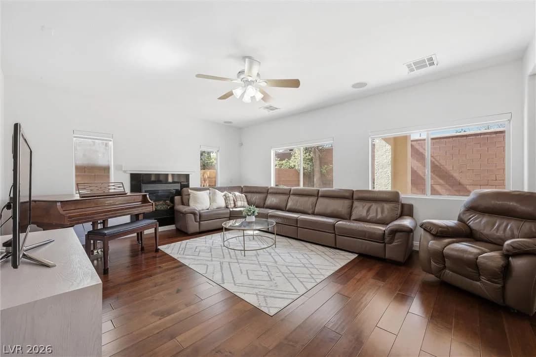 1073 Oak Fair Street photo 4