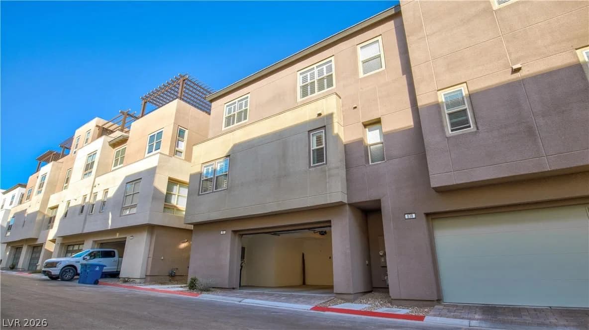 642 Grey Saker Street photo 2