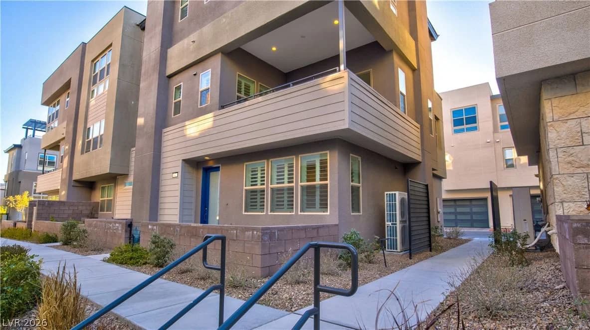 642 Grey Saker Street photo 3