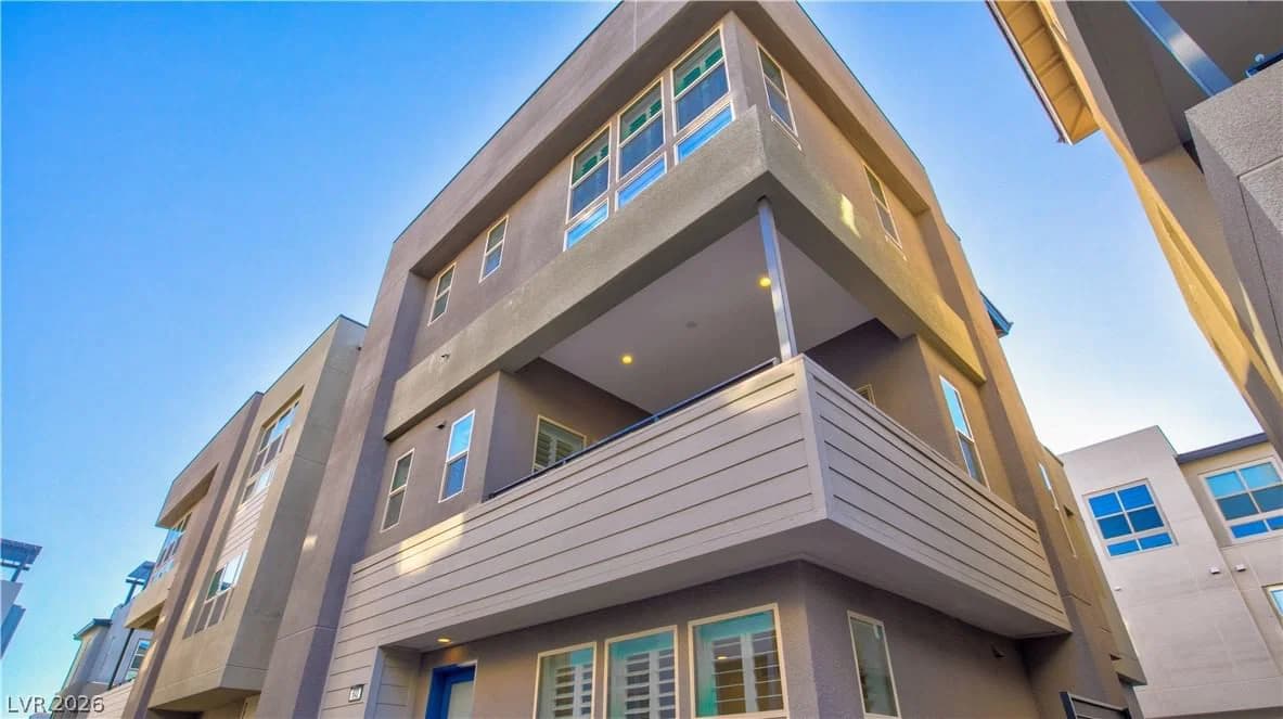 642 Grey Saker Street photo 4