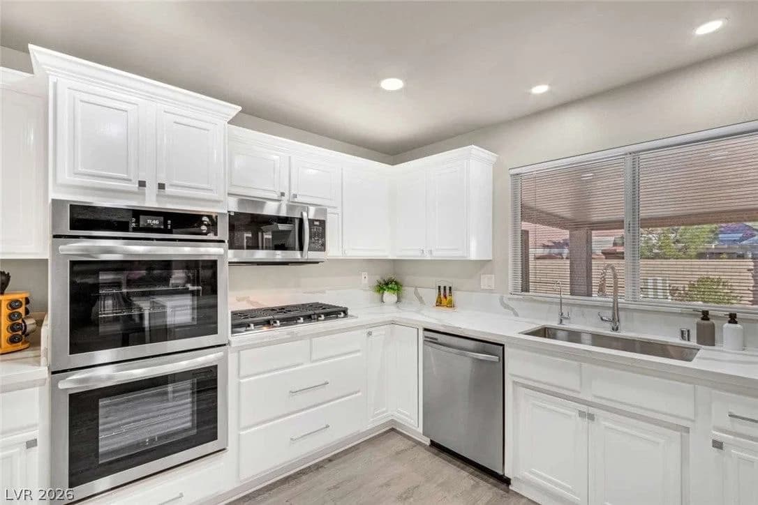 8740 Smokey Drive photo 2