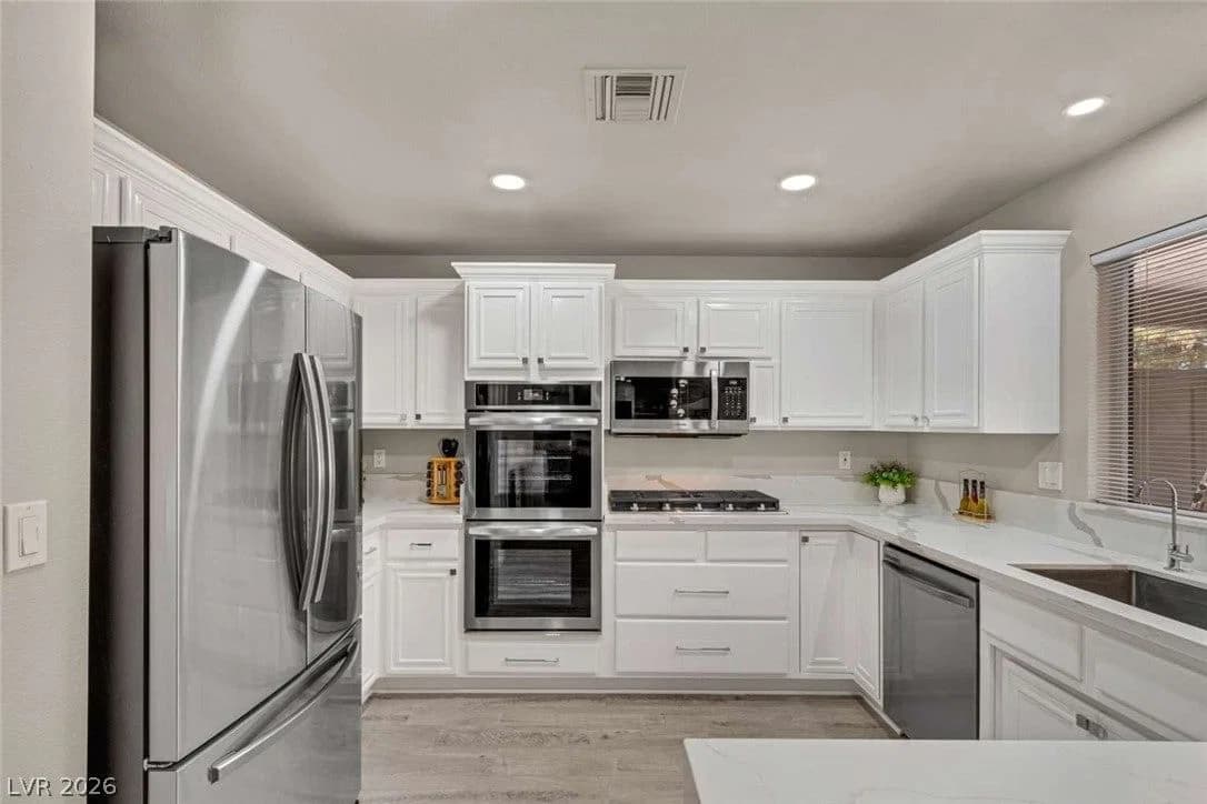 8740 Smokey Drive photo 4