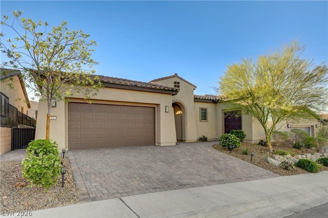 51 Thorn Creek Street photo 2