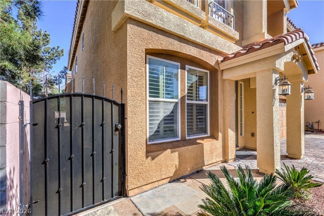1010 Saffex Rose Avenue photo 4