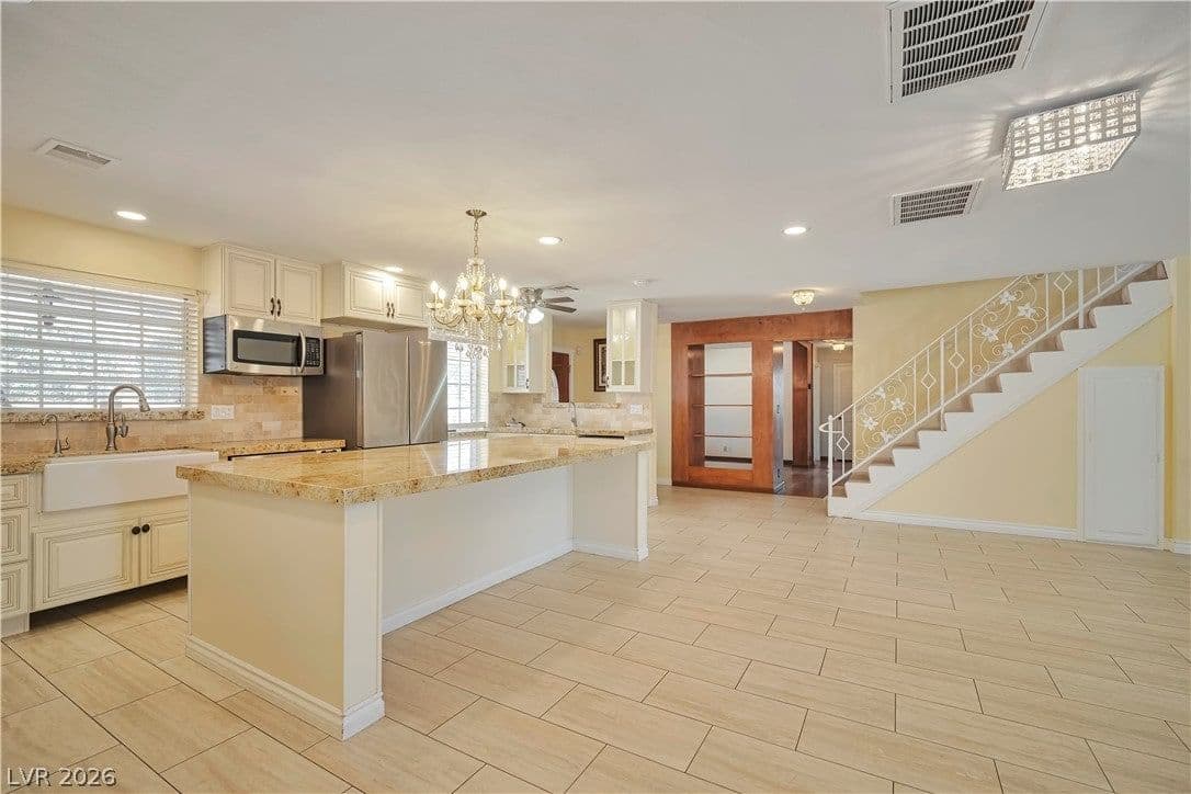 4065 Maulding Avenue photo 4