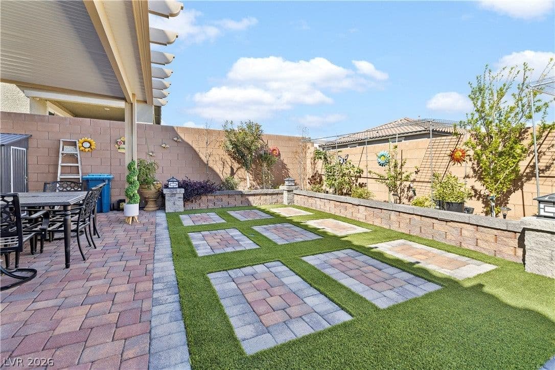 10854 Gentle Crest Avenue photo 3
