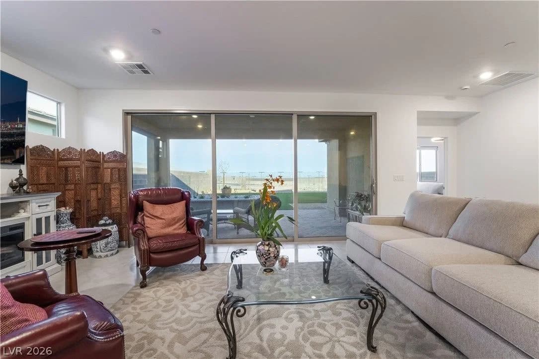 10216 Chrysolite Place photo 4