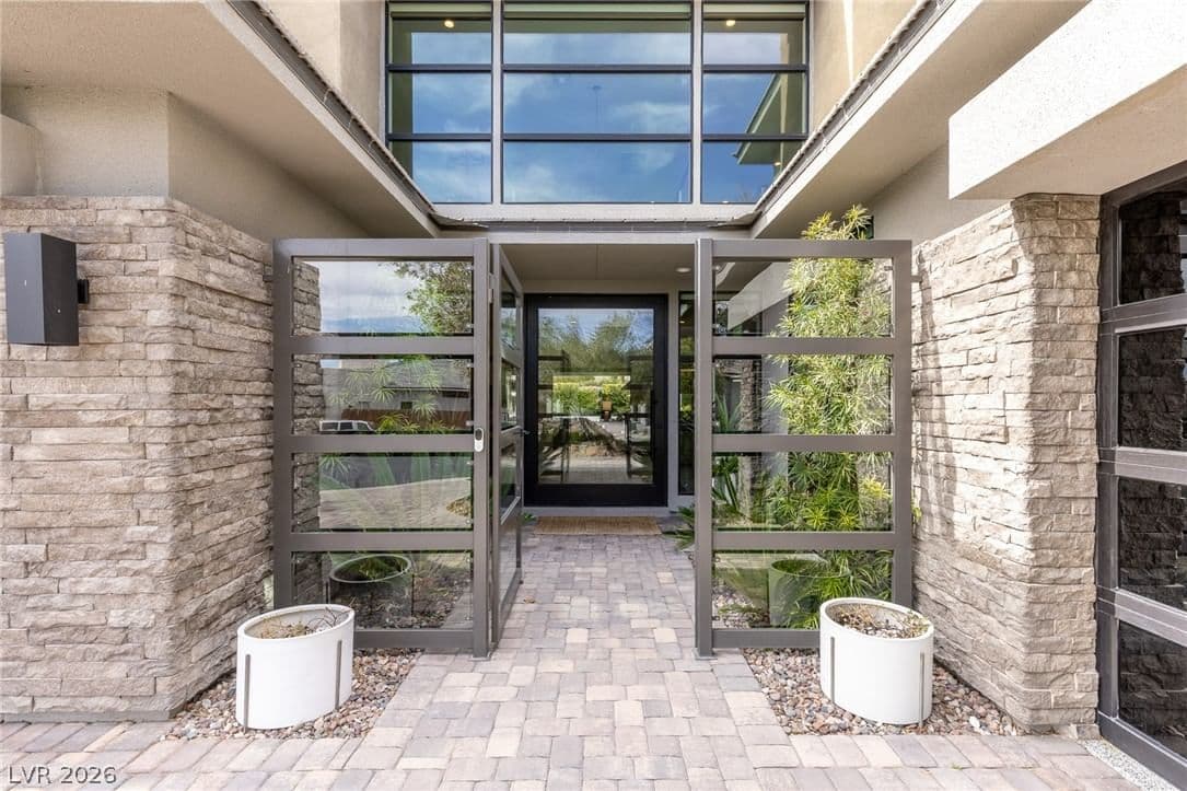 98 Glade Hollow Drive photo 3