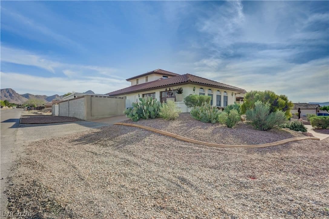 1591 Rocking Horse Drive photo 3