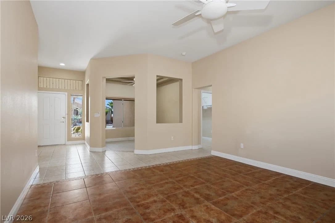2261 Hot Oak Ridge Street photo 2