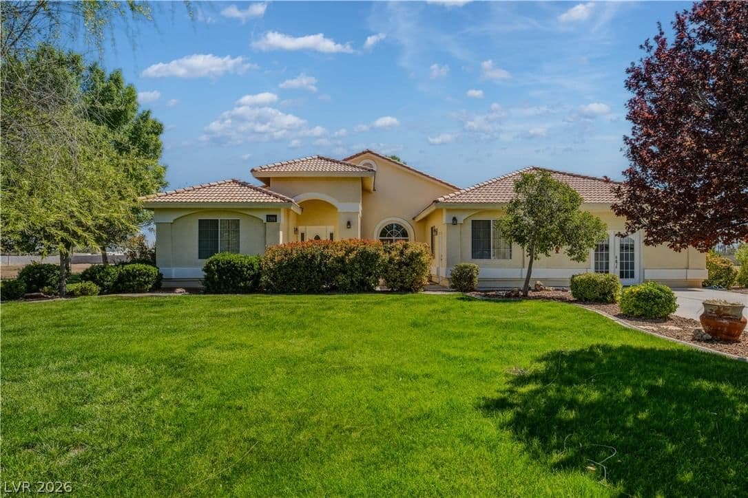 1391 Leslie Street photo 2