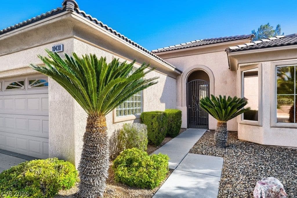 10430 Mandarino Avenue photo 3