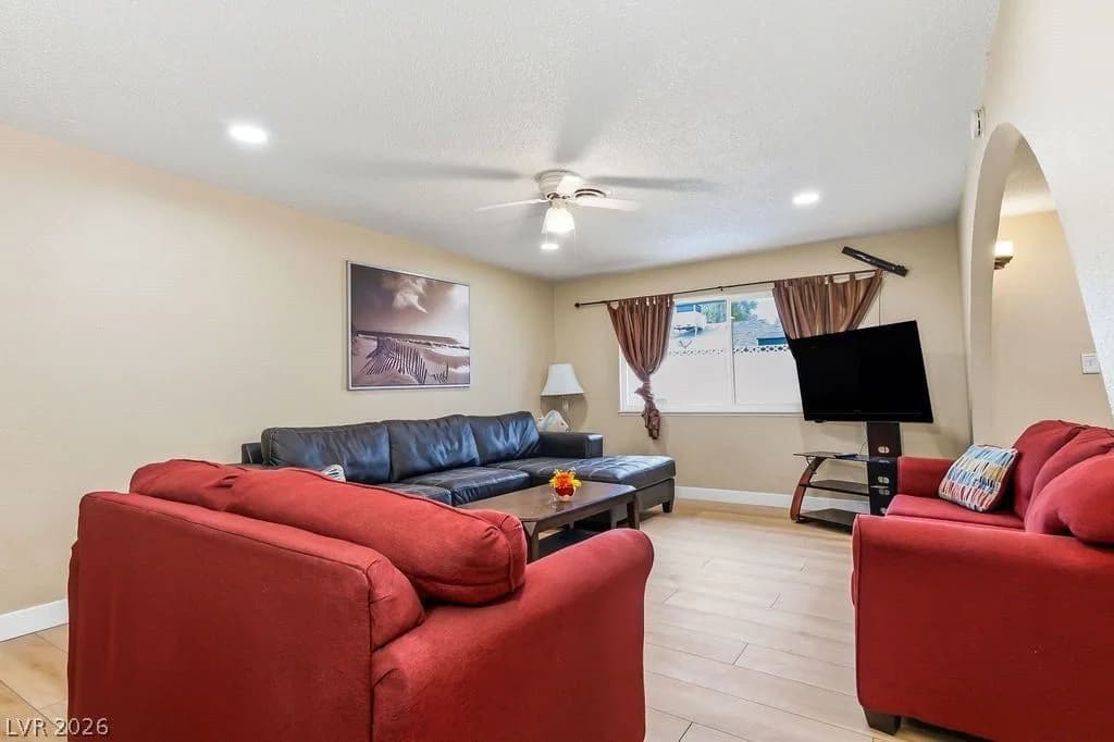 4092 Harmon Avenue photo 5