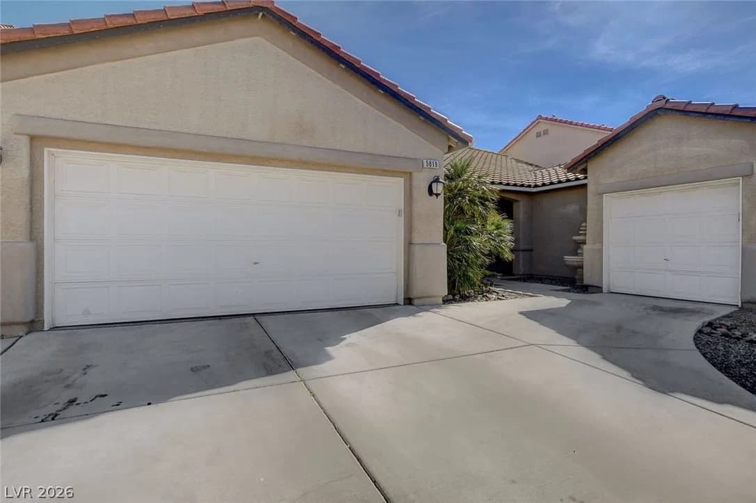 5819 Toofer Winds Court photo 2