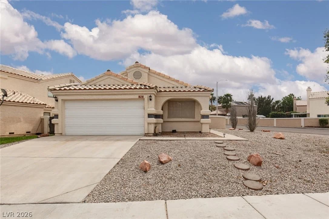 352 Lander Drive photo 2