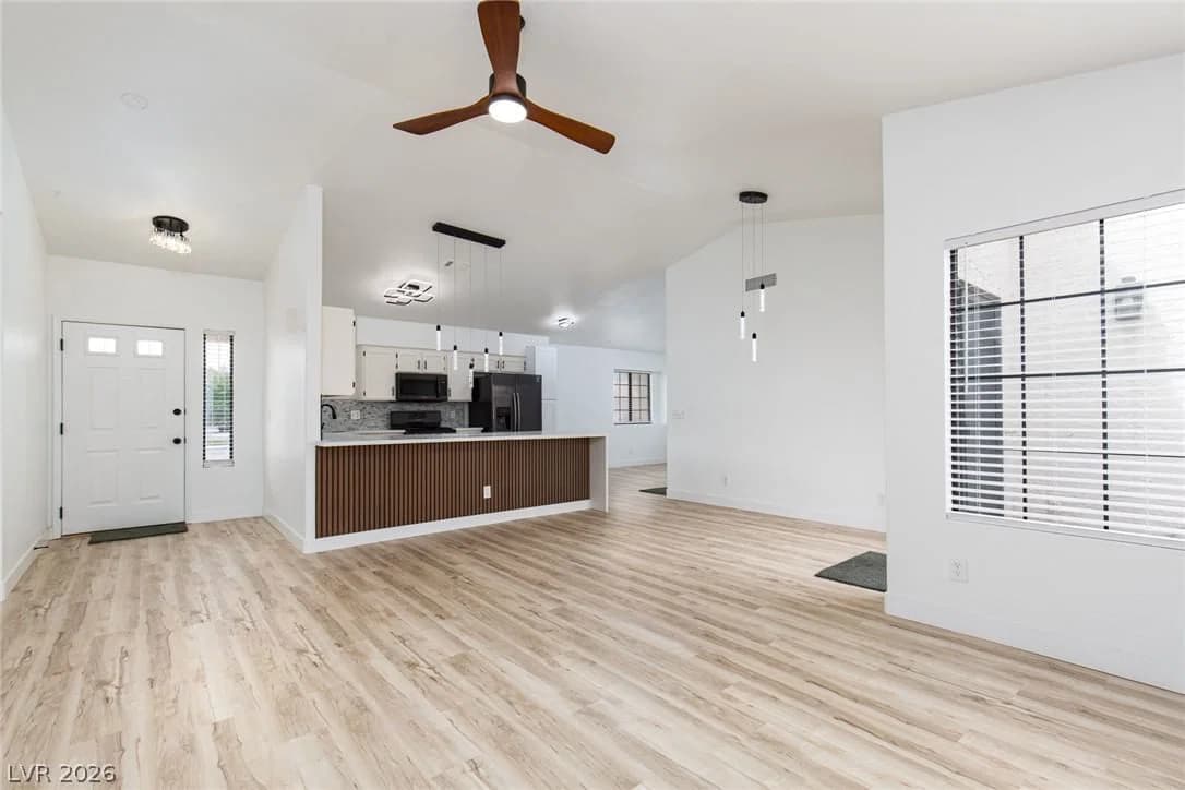 352 Lander Drive photo 5