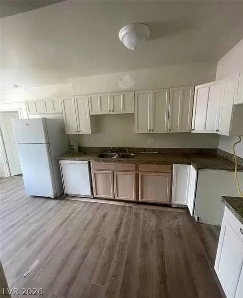 5128 FORREST HILLS Lane photo 2