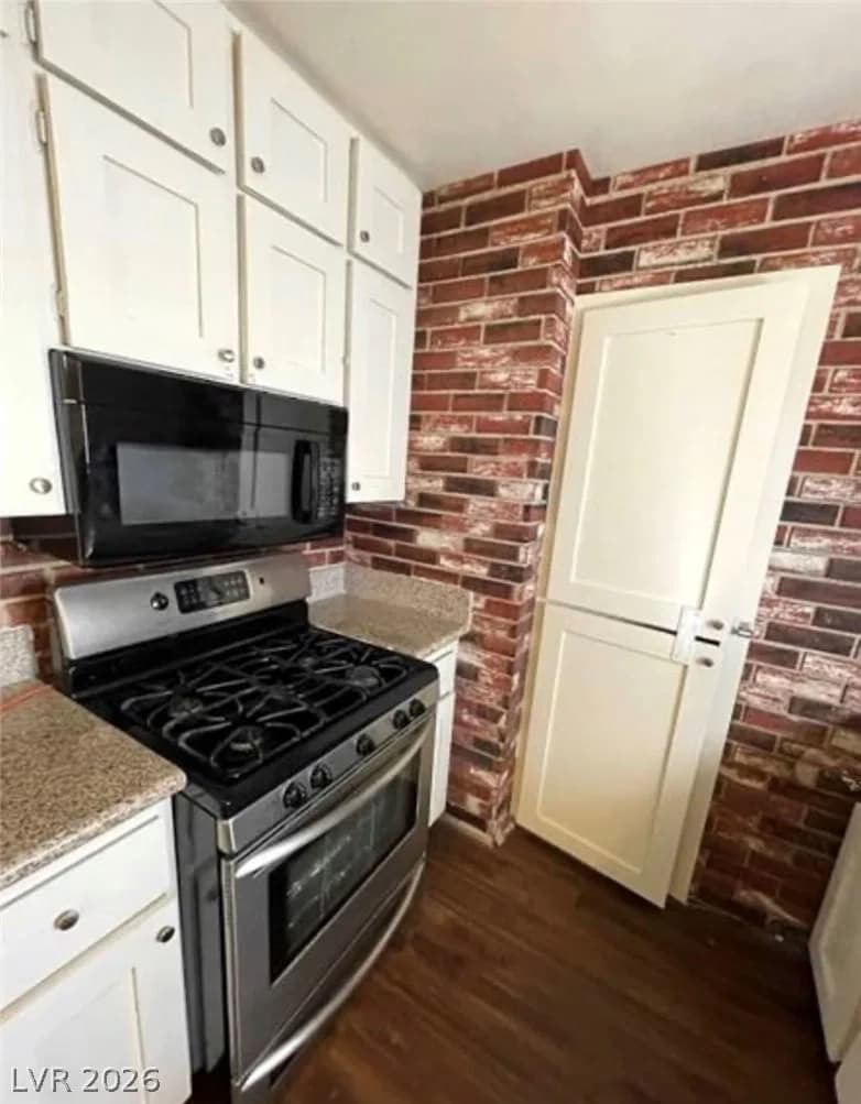 834 Benita Place photo 5
