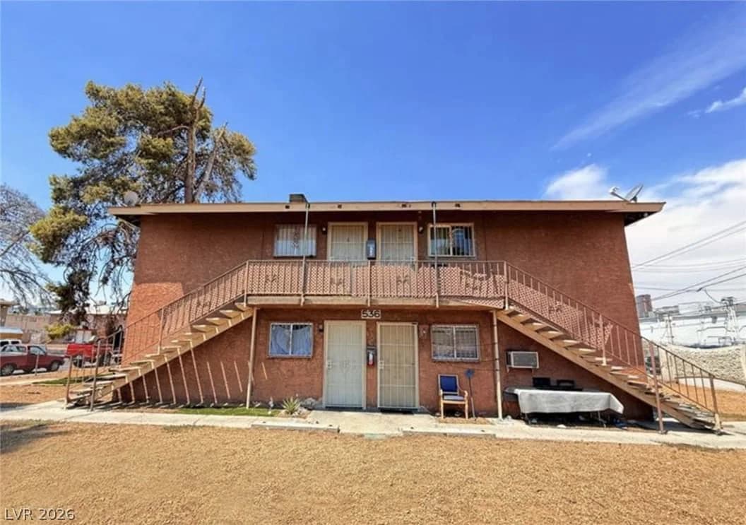 536 North Circle photo 4