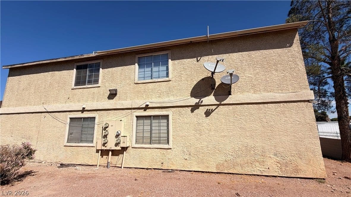 2754 Aarondavid Drive photo 4