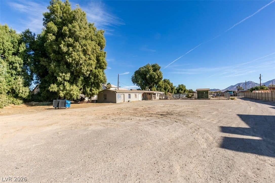 2294 Pecos Road photo 5