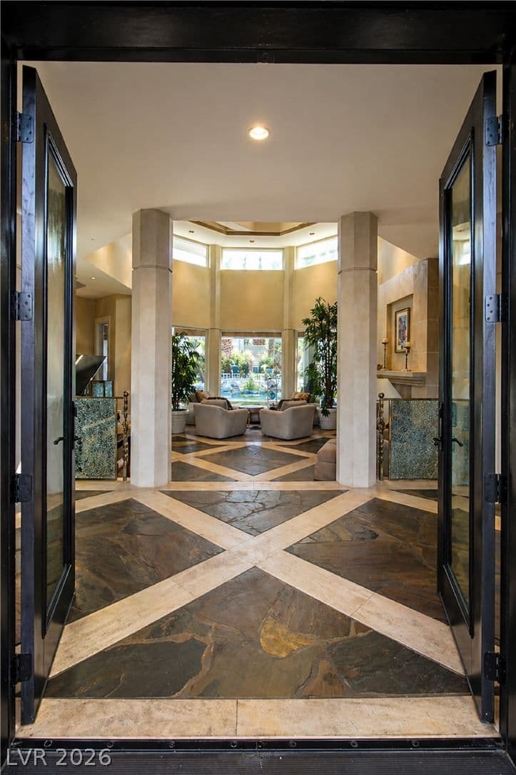 2326 Caserta Court photo 4