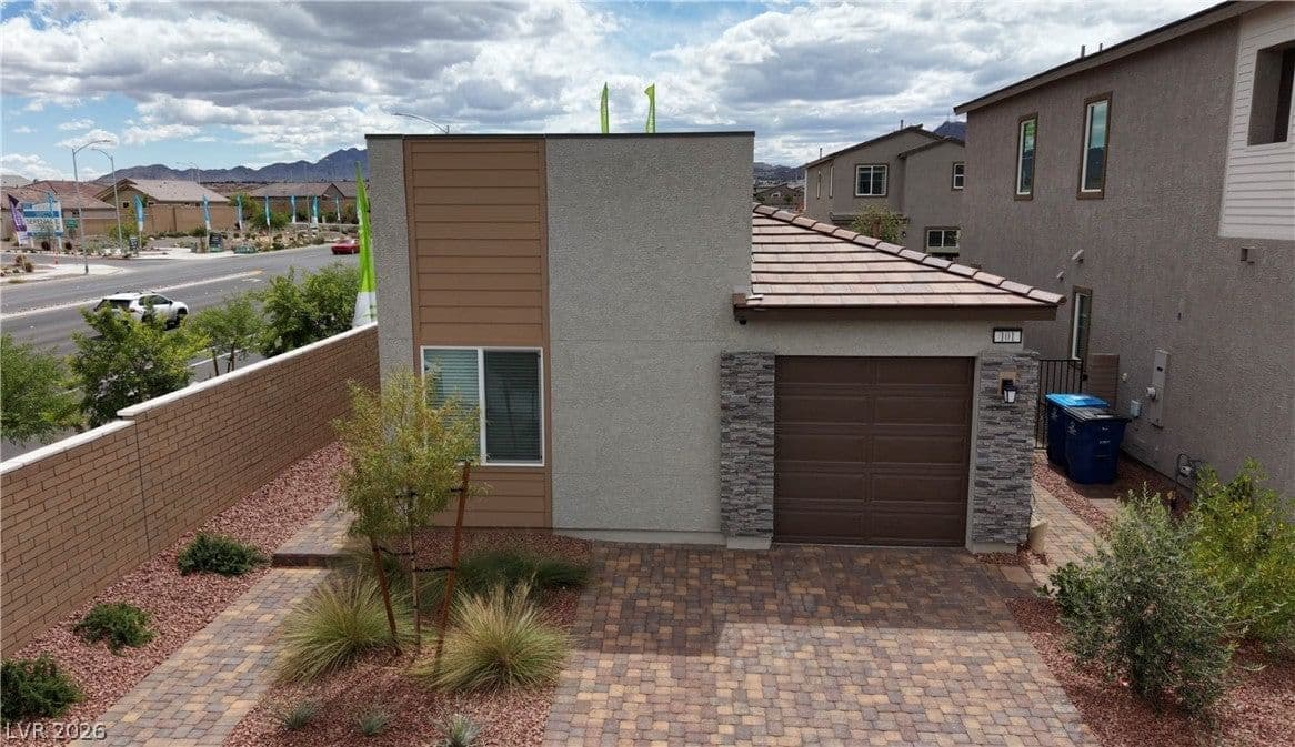 101 Cameron Chase Avenue photo 2