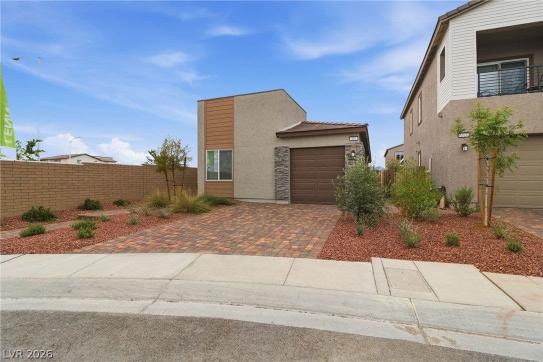 101 Cameron Chase Avenue photo 3