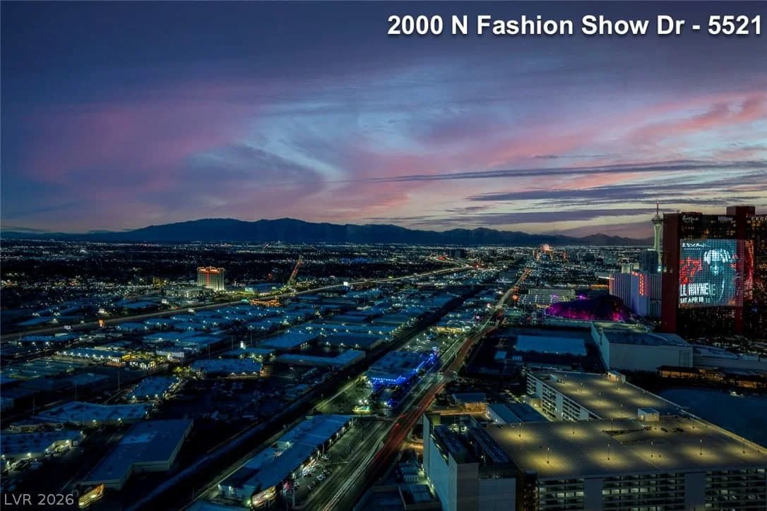 2000 FASHION SHOW Drive
