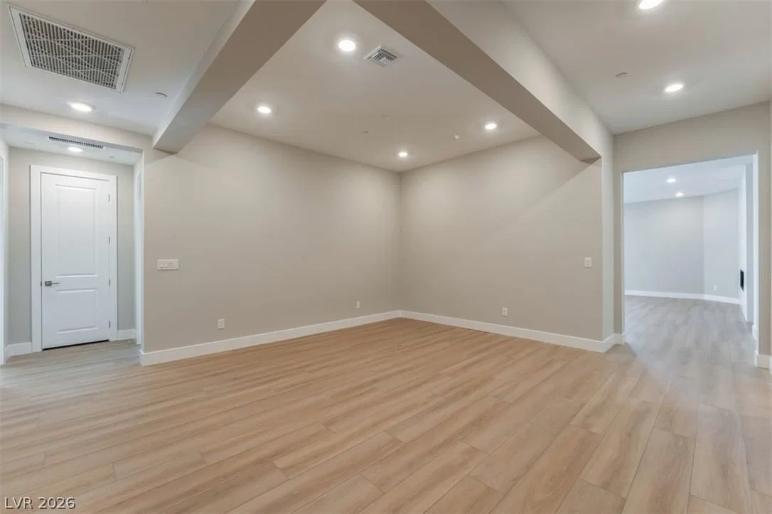 9128 Las Manaitas Avenue photo 5