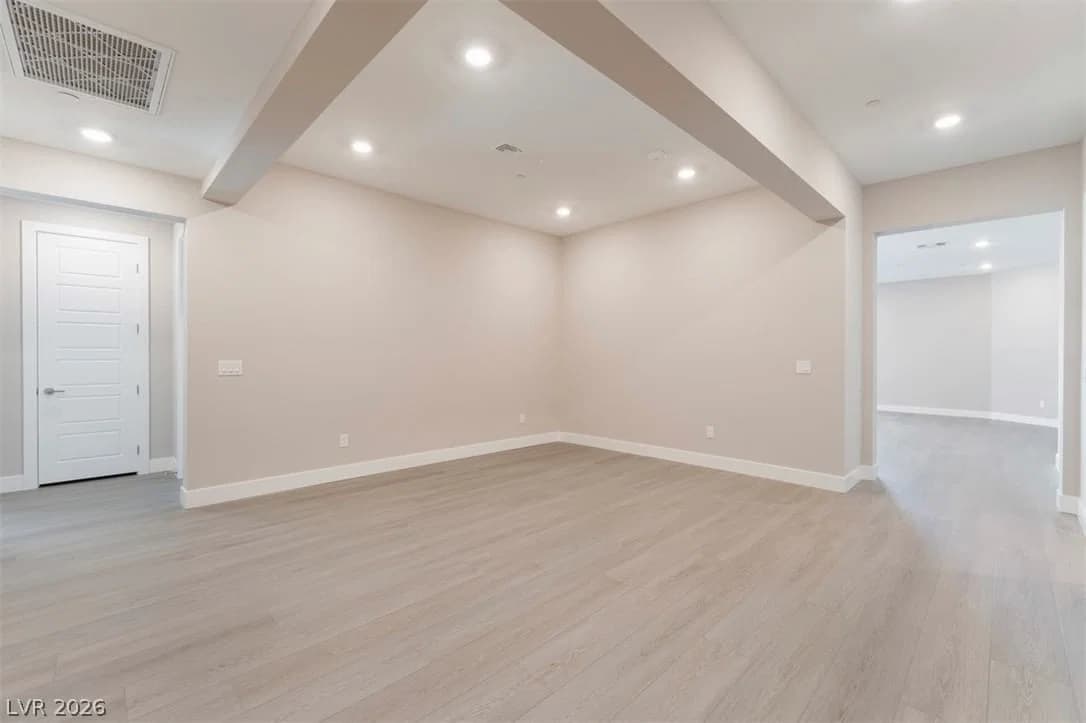 9128 Las Manaitas Avenue photo 5