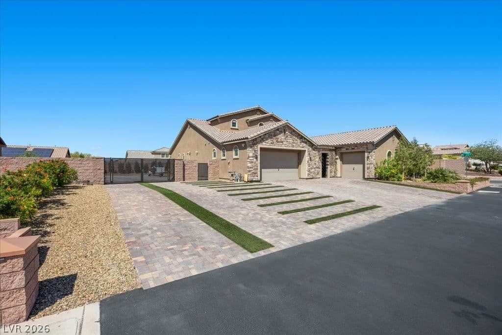 2803 Candelaria Drive photo 2