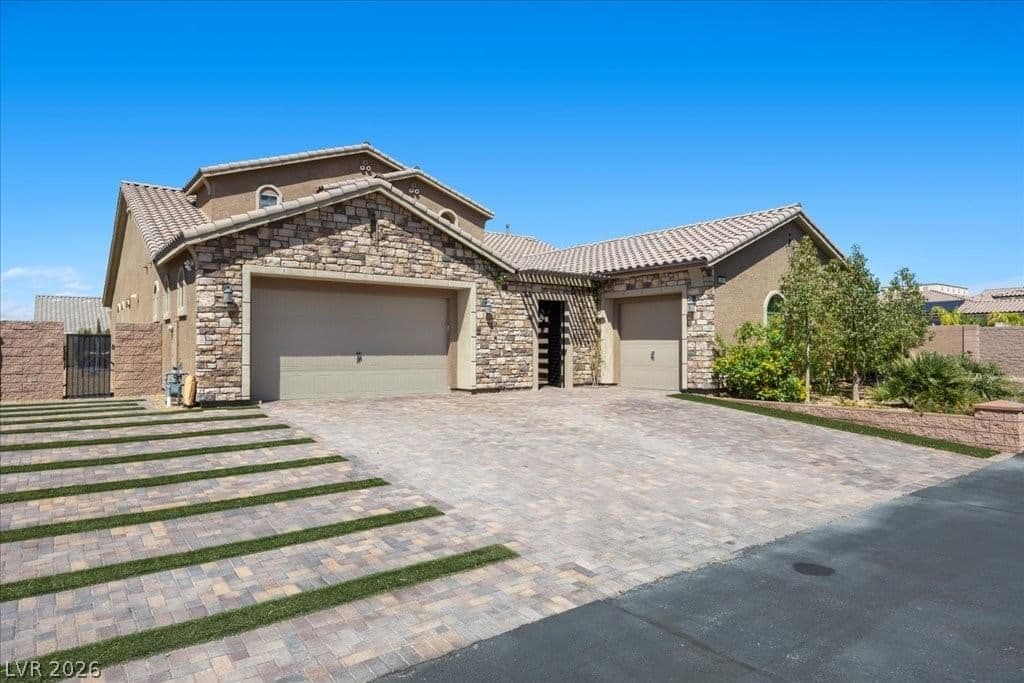 2803 Candelaria Drive photo 3