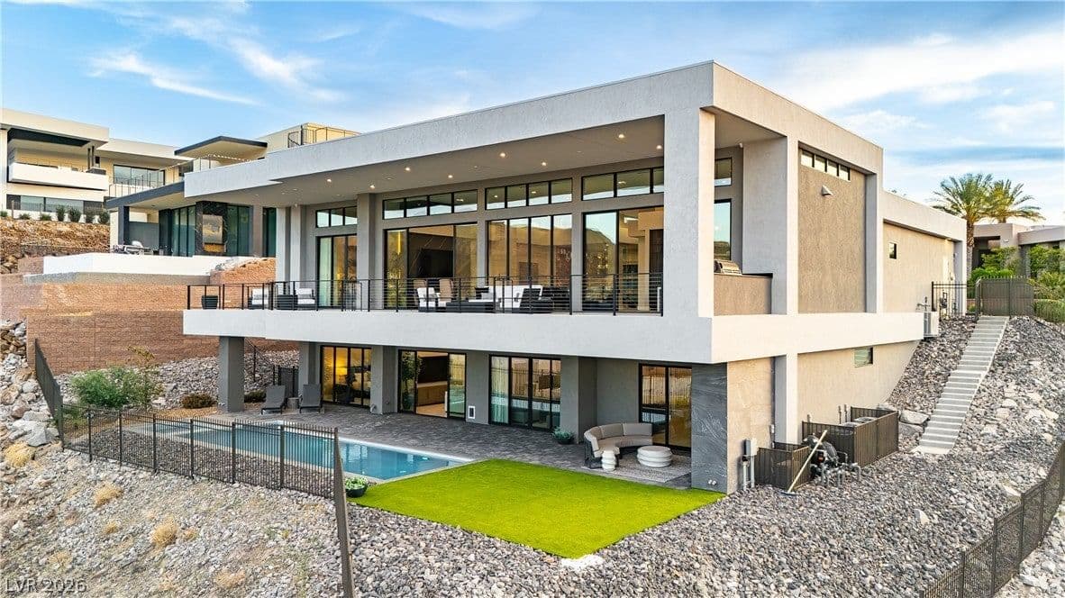 658 Dragon Peak Drive photo 4