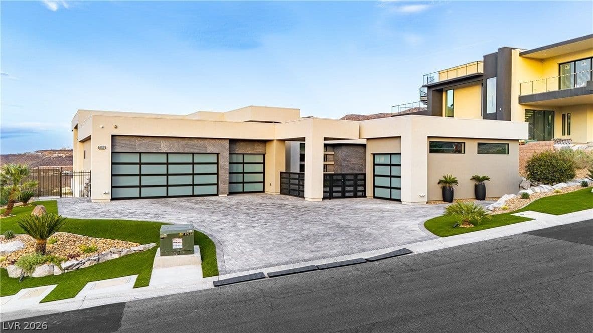 658 Dragon Peak Drive photo 3