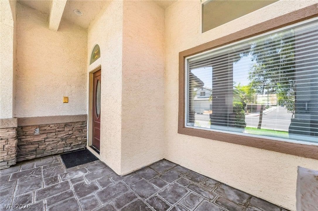972 Upper Meadows Place photo 4