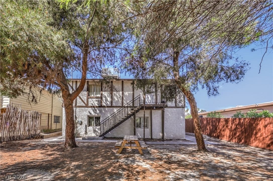 376 15th Street photo 3